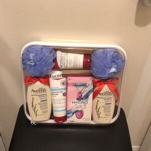 Body & Bath Gift Set with Blue Loofahs & Cream Cleanser